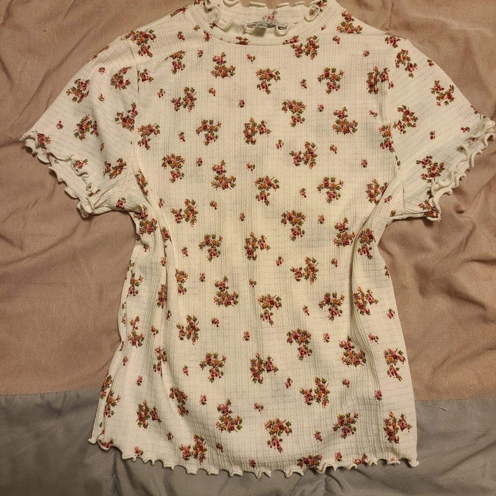 Floral short sleeve lettuce edge top